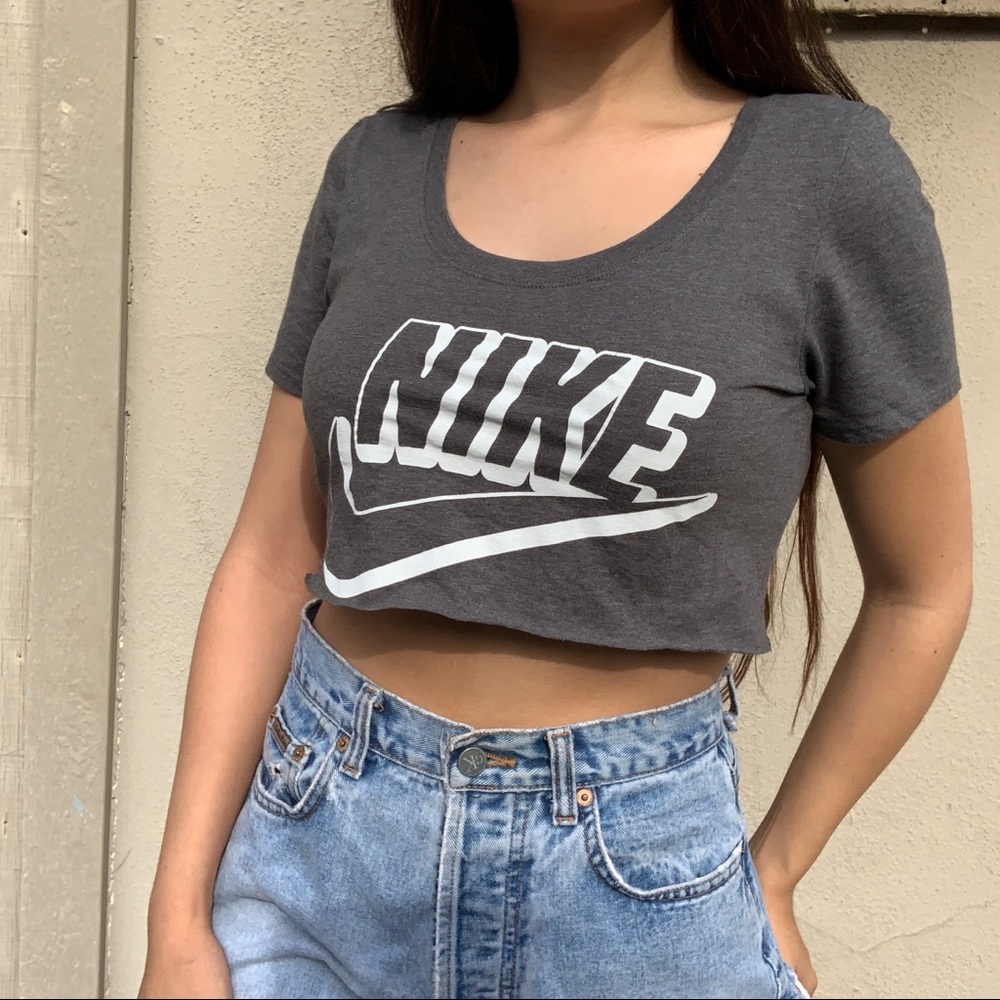 Dark grey Nike with swoosh Crop Top/Cropped tee
